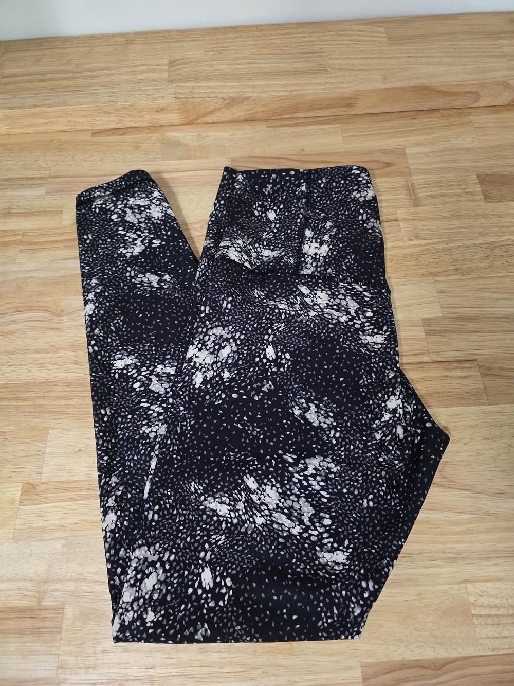 Old Navy Black and White Splash-Print Leggings